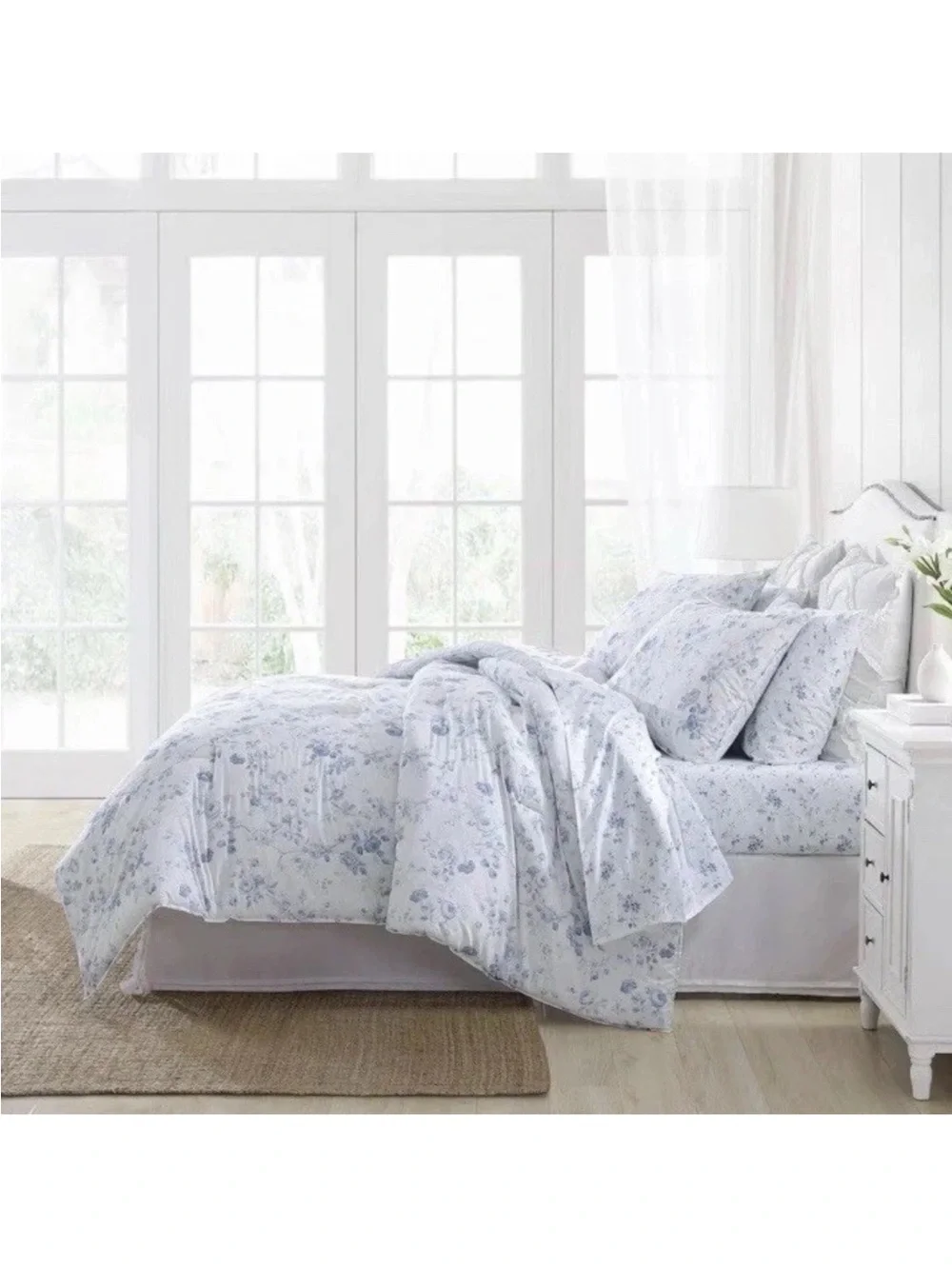 Laura Ashley Belinda Twin Blue Floral Reversible Cotton Comforter Set 2pc